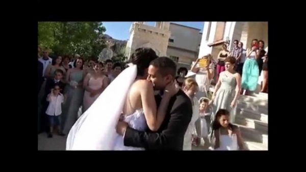 بالفيديو.. عروس تفاجئ عريسها وتدهش الجميع