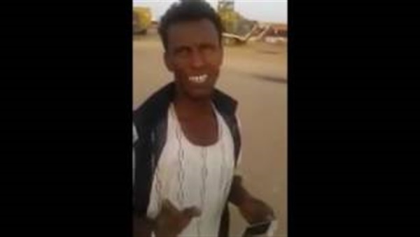 بالفيديو.. سودانى يعثر على صخرة من الذهب تقدر بحوالي 440 مليار جنيه