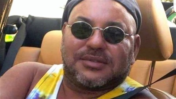 بالصورة.. ملك المغرب يظهر بـ«لوك» جديد 