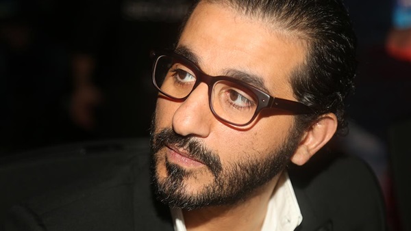 بالصورة.. أحمد حلمي يرثي والده فى ذكرى رحيله بكلمات مؤثره