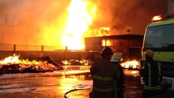 الدفاع المدني يخمد حريق اندلع فى مصنع «عوادم» بكفر الشيخ