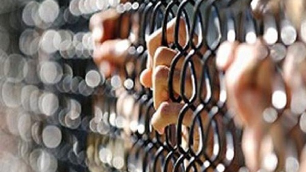 ضبط متهمين هاربين من أحكام بالسجن والمؤبد فى أسيوط