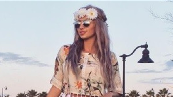 بالصور..عارضة الأزياء السعودية تستمر فى سلسلة العرى 