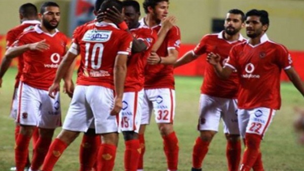الشوط الأول.. الأهلي يحتفظ بشخصيته ويحرج الوداد وسط جماهيره