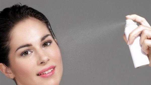 رذاذ طبيعي لترطيب البشرة ومنحها النضارة