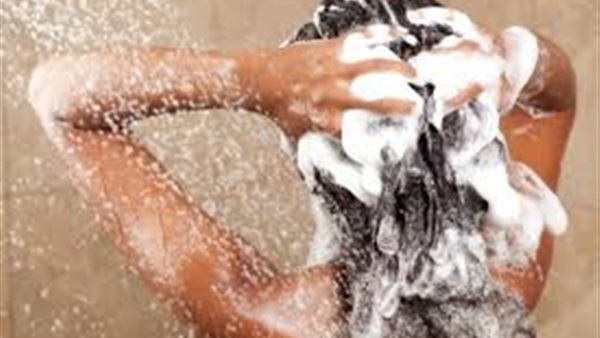 أضرار غسل الشعر يوميًا