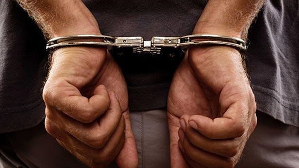 حبس عاطل 4 أيام انتحل صفة أمين شرطة لسرقة سائق بالسيدة عائشة