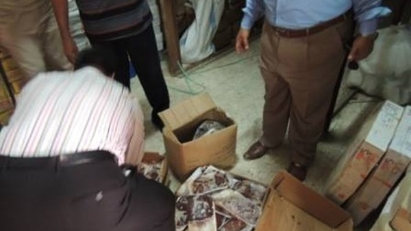 ضبط 15 طن دقيق بلدي فاسد قبل وصولها للمخابز بمنطقة أوسيم