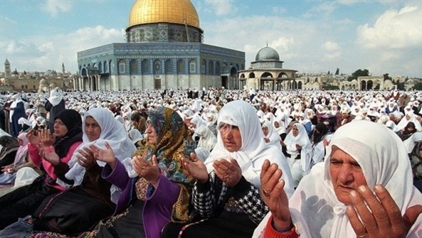 250 فلسطينيا يغادرون غزة للصلاة في الأقصى