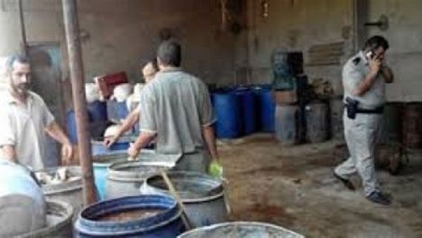 ضبط مصنع لتعبئة المواد الغذائية بدون ترخيص بالقناطر  