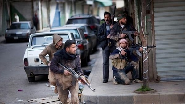 المرصد السوري: فصائل المعارضة تمنع المدنيين من الخروج عبر ممرات حلب