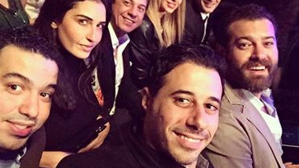 بالصورة.. سيلفى النجوم في حفل "يانى"