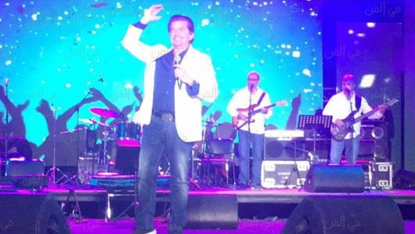 بالصور..«وليد توفيق» يحيى حفلا بمهرجان جميلة بالجزائر