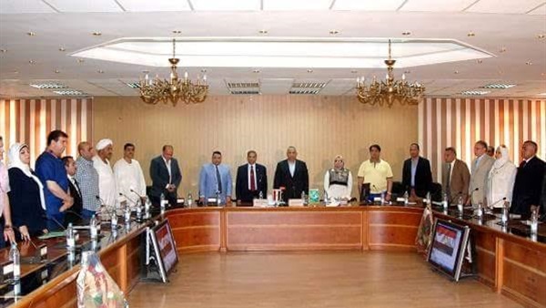 محافظ الشرقية يناقش الإستغلال الأمثل للوحدات الصحية 