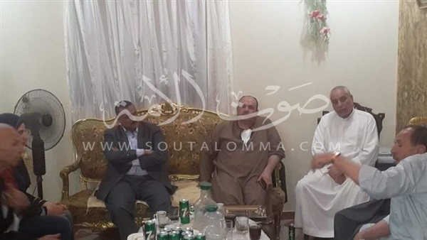 بالصور.. «العمدة» يناقش مشاكل قرية «طبهار» بالفيوم 