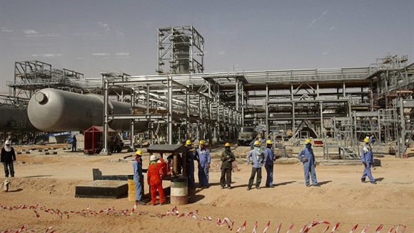 مصر تطرح عطاء دولياً للتنقيب عن النفط جنوبي البلاد