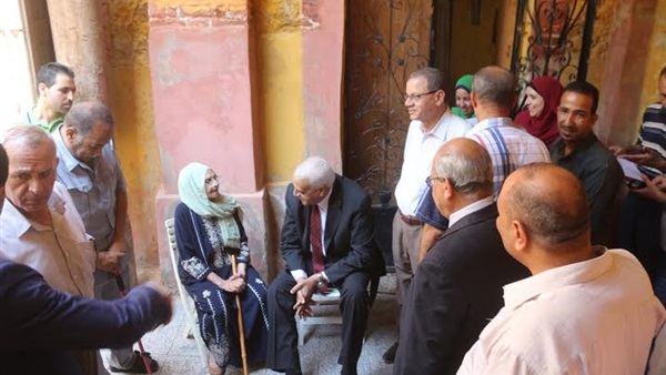 بالصور.. محافظ السويس يتفقد «بيت المساجيرى»