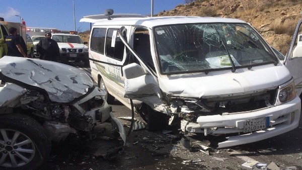 مصرع 5 وإصابة 13 في حادث تصادم سيارتين نقل وأجرة بأسيوط