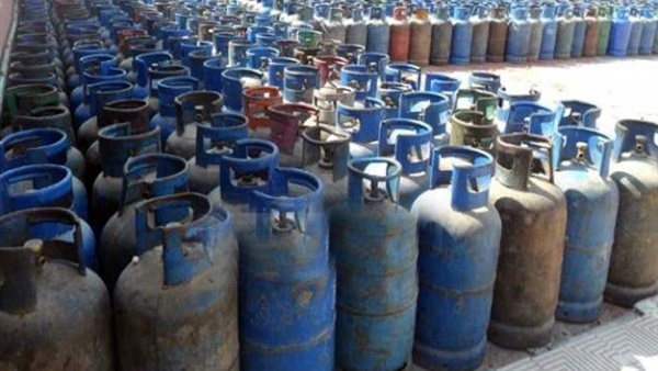 ضخ 9 آلاف و800 طن من المواد البترولية و20 ألف اسطوانة بوتاجاز بقنا