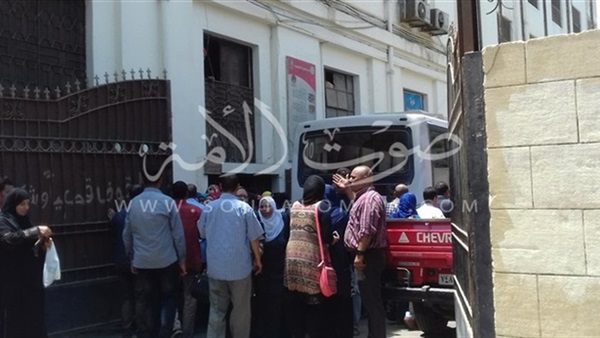 بالفيديو والصور.. الاحتجاجات تحاصر «التربية والتعليم».. طلاب «الإعدادية» يعترضون على تنسيق الالتحاق بالثانوية العامة.. «المعلمات المغتربات» يطالبن بالعودة لمحافظتهن.. ومتحدث الوزارة يستمع للمطالب