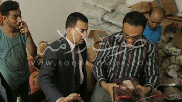 بالصور ..ضبط كميات من اللحوم المجمدة منتهية الصلاحية بقنا