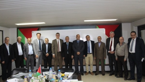 وفد ياباني يجتمع مع رجال أعمال بغزة لتنفيذ برامج تطويرية