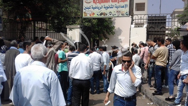 بالفيديو والصور.. تسريب أسئلة وحل اختبارات المتقدمين للشهر العقاري