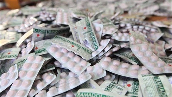 ضبط ألف و650 قرص ترامادول و80 قرص فياجرا داخل 4 طرود بمطار القاهرة