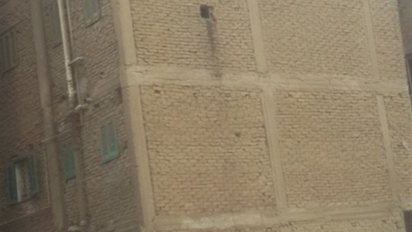 بالفيديو.. الشرطة تخلي عقار الفجالة تمهيدًا لإزالته  