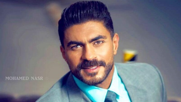 خالد سليم يخضع لجلسة تصوير جديدة ويشكر المصور