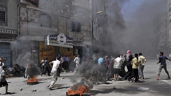 ​مقتل وإصابة 16 مدنياً في قصف المتمردين لمدينة تعز
