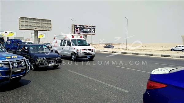  بالصور..لحظة خروج الجثمان بعد أداء الصلاة وسط حراسة أمنية مشددة