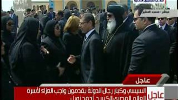 بالفيديو.. اساقفة الكنيسة يقدمون العزاء لأسرة «زويل»