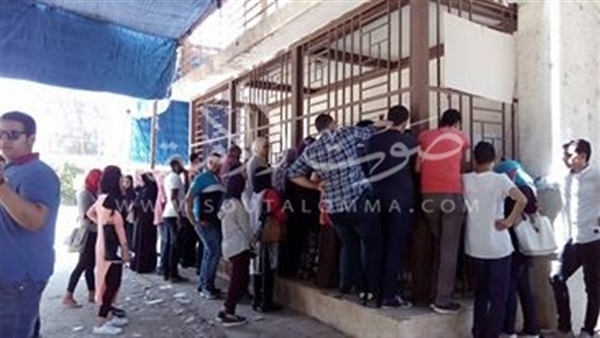 بالصور.. تزاحم شديد من طلاب المرحلة الثانية على التنسيق الإلكتروني 