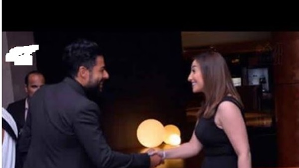 بالصورة.. «بوسى» تغازل «حماقى»: انت فنان جميل 