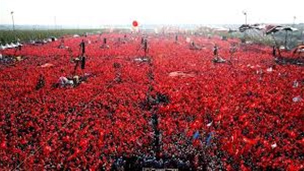 مظاهرة مليونية في إسطنبول تجمع أردوغان وأحزاب المعارضة
