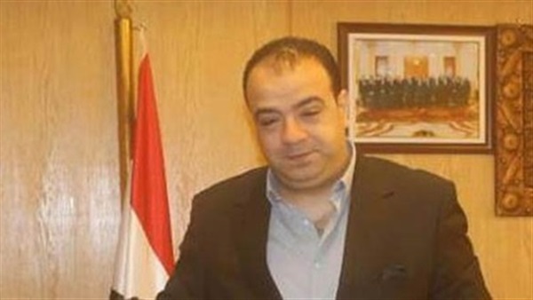 محافظ الفيوم يتفقد معرضاً للسلع الغذائية و«شادر» الخضار والفاكهة