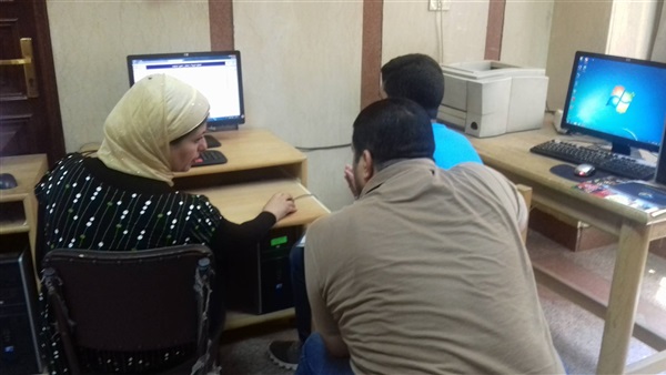 بالصور.. إقبال ضعيف على مكتب التنسيق الإلكتروني بجامعة القاهرة 