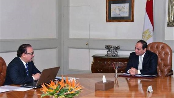 السيسي يجتمع بوزير الاتصالات في مقر رئاسة الجمهورية
