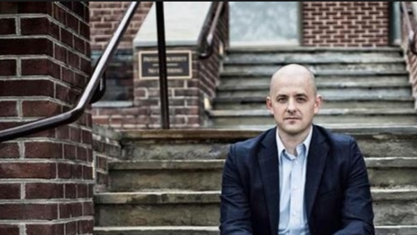 «ماكمولين»الضابط السابق بالمخابرات المركزية يعلن خوض انتخابات الرئاسة الأمريكية