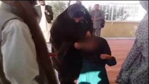 بالفيديو.. أفغاني يزوج ابنته ذات الـ 6 سنوات مقابل "ماعز"