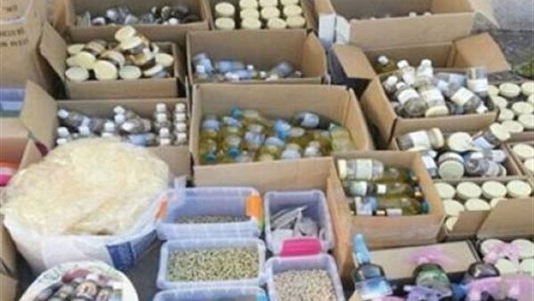 ‏‫ضبط 1130 عبوة مستحضرات تجميل مجهولة المصدر بالموسكي