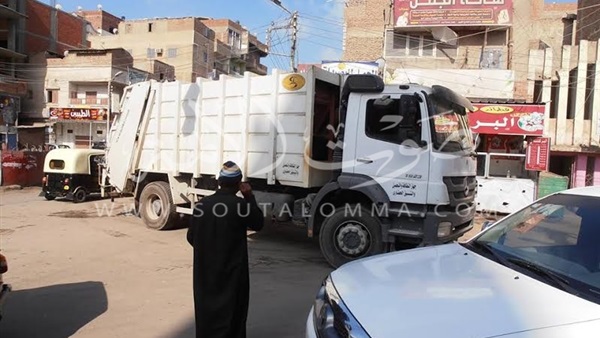 بالصور.. حملات مكبرة للنظافة وإزالة الإشغالات بشوارع كفر الشيخ 