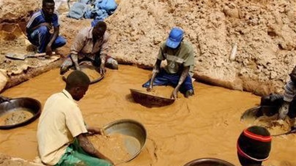 القبض على تشيكل عصابى ينقب عن الذهب جنوب البحر الأحمر