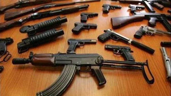 القبض على 4 أشخاص بحوزتهم أسلحة آلية بالبحيرة