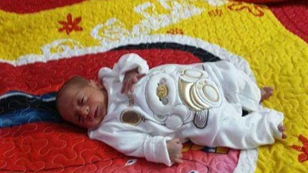 ساقطة تلقى برضيعها أمام أحد المنازل بدمياط