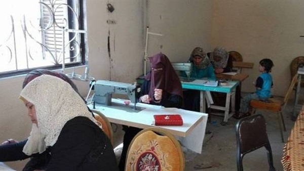 الشباب للسكان والتنمية بالشرقية : تدريب27 فتاة على مهارات الحياكة