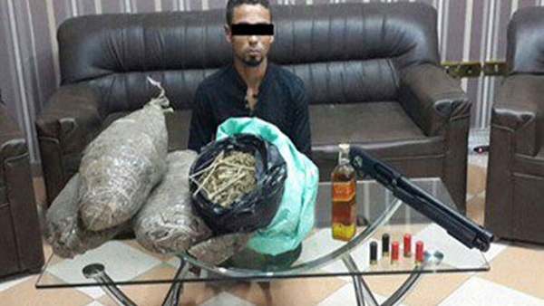 ضبط 2 كيلو بانجو وبندقية خرطوش بحوزة عاطل في بني سويف
