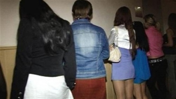 مداهمة شقة لممارسة الاعمال المنافية للاداب يديرها سائق بالشرقية