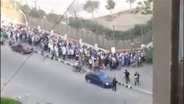 بالفيديو.. الممر الخروج الذي انكر الاخوان وجوده بـ«رابعه»